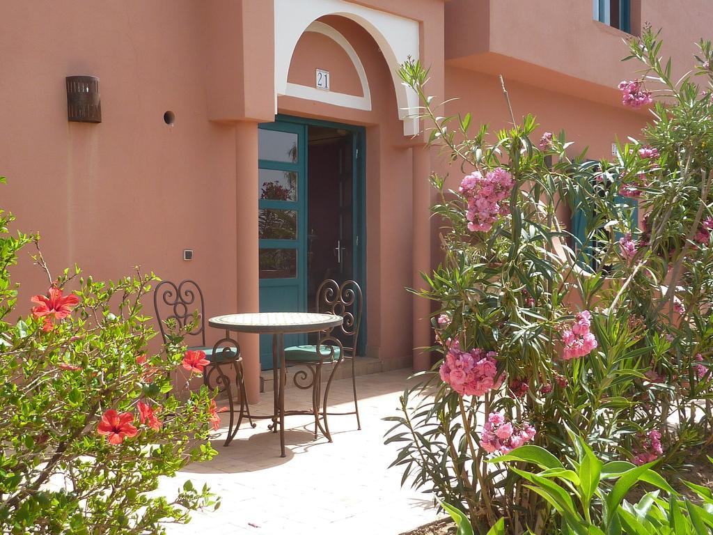 Bed and Breakfast Les Tourmalines Afeggou Esterno foto